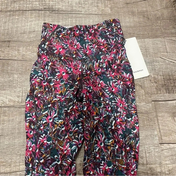 NWT!! Lululemon - Base Pace High-Rise Fleece Tight 28" - Size 2 - Picture 9 of 9